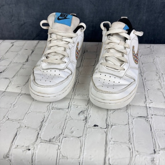 Nike Kids Court Borough Low 2 Se White Sneakers w fun graphic sz 5Y — see pics - Picture 4 of 10